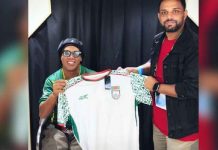 রোনালদিনিহোর হাতে বাংলাদেশের জার্সি, বিশ্বমঞ্চে লাল-সবুজের পরিচয়