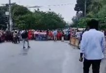 মহাখালী-তেজগাঁও সড়কে গার্মেন্টস শ্রমিকদের অবরোধ