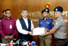 জনবান্ধব পুলিশ গঠনে পুরস্কার ও তিরস্কারের নীতি অব্যাহত থাকবে: স্বরাষ্ট্রমন্ত্রী