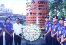 জুলাই শহীদ দিবসে স্মৃতিস্তম্ভে চট্টগ্রাম জেলা পুলিশের শ্রদ্ধাঞ্জলি