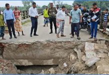 ভারী বৃষ্টিতে সেতুর সংযোগ সড়কে ধস, যোগাযোগ বিচ্ছিন্ন ৩ গ্রাম