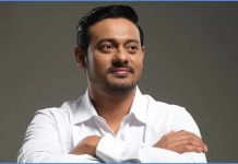 আন্দোলনরত পরীক্ষার্থীদের পাশে নাসীরুদ্দীন পাটওয়ারী