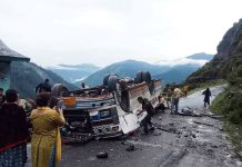 ভারতে বাস খাদে পড়ে নিহত ৮