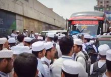 ঢাকা-ময়মনসিংহ মহাসড়ক অবরোধ শিক্ষার্থীদের