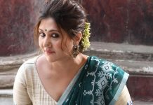 মা হলেই কি অন্তরঙ্গ দৃশ্যে অভিনয় নিষেধ? প্রশ্ন স্বস্তিকার