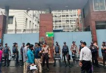 সচিবালয়ের সামনে অতিরিক্ত পুলিশ মোতায়েন