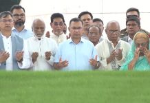 জিয়াউর রহমান ও খালেদা জিয়ার কবরে প্রধানমন্ত্রীর শ্রদ্ধা