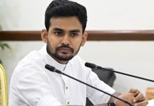 বিদেশে টাকা পাচারের অভিযোগ নিয়ে সন্ধ্যা ৭টায় ফেসবুক লাইভে আসছেন আসিফ মাহমুদ