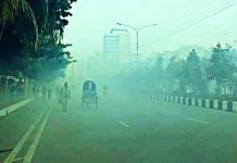 ঢাকার আকাশ কুয়াশাচ্ছন্ন শীতের আগেই