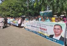 প্রধানমন্ত্রীকে একনজর দেখতে সৈয়দপুরের পথে পথে মানুষের ঢল