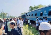কুমিল্লায় ট্রেন লাইনচ্যুত: কারো ফেটেছে মাথা, কারো হাত-পা; অল্পের জন্য প্রাণরক্ষা কয়েকশ’ যাত্রীর