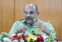 আওয়ামী লীগ সরকার ব্যাংক খাত থেকে ৪০ বিলিয়ন ডলার লুট করেছে: অর্থ উপদেষ্টা