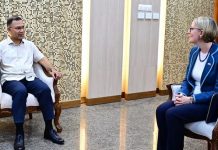 প্রধানমন্ত্রীর সঙ্গে ব্রিটিশ হাইকমিশনারের সাক্ষাৎ