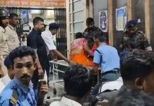 কলকাতায় দুর্গাপূজার মণ্ডপ ভেঙে শিশুসহ নিহত ১৭