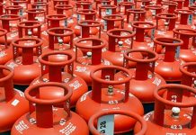 নৈরাজ্যের মধ্যে বাড়ল এলপি গ্যাসের দাম