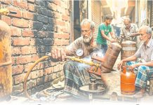 গ্যাস নিয়ে মৃত্যুবাণিজ্য