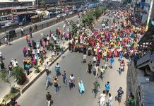 ফের পোশাকশ্রমিকদের সড়ক অবরোধ, যান চলাচল বন্ধ
