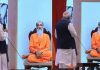 চিন্ময়ানন্দের এআই প্রতিকৃতির কাছে আশীর্বাদ চাইলেন মোদি