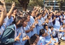 এইচএসসিতে পাসের হারে মেয়েরা এগিয়ে, জিপিএ-৫ প্রাপ্তিতে ছেলেরা